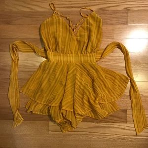 🌞Mustard Yellow Spaghetti Strap Jumper🌞